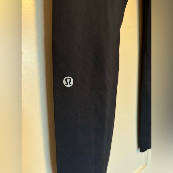 25" Lululemon Leggings w/ pockets and drawstring - Picture 4 of 6